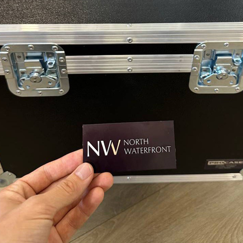 Алюминиевая табличка на кейсе