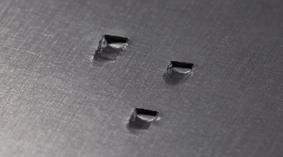 Фанера после удара молотком