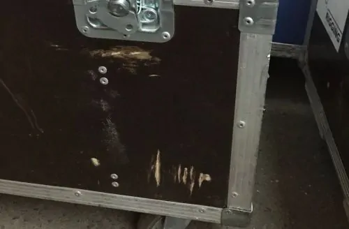 поломанный кейс из фанеры