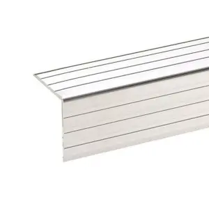 Adam Hall 6105 профиль угловой 30x30 мм