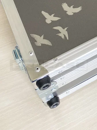 Алюминиевый кейс для ноутбука с гравировкой