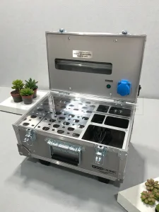 Алюминиевый кофр с выдвижными ручками 