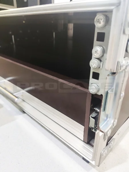 Кейс для микрофонов рековый 2U