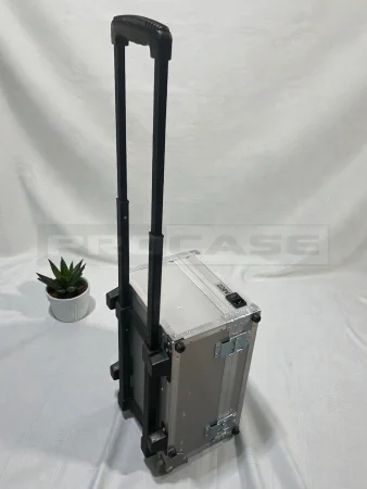 Алюминиевый кофр с выдвижными ручками 