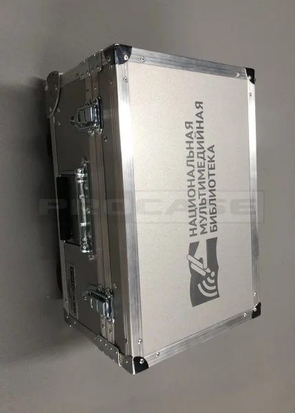 Кейс (кофр) с выдвижной ручкой Kofcase Кейс (кофр) с выдвижной ручкой Kofcase