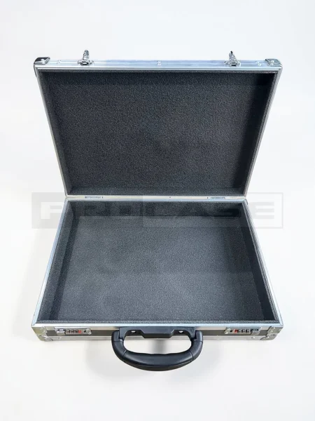 Чемодан алюминиевый с кодовым замком