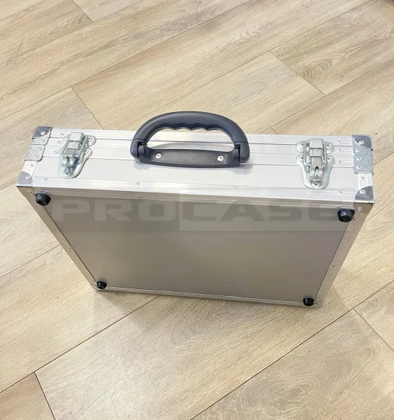 Алюминиевый кейс (кофр) для ноутбука