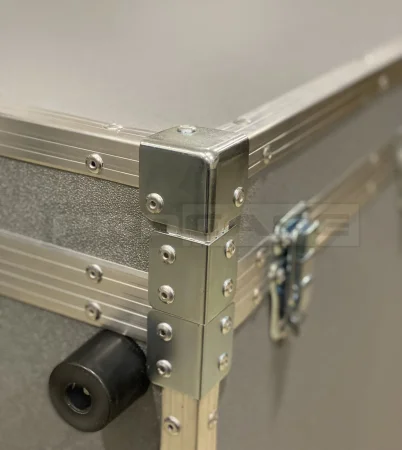 Кейс (кофр) с выдвижной ручкой Heltux