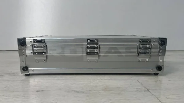 Алюминиевый кейс для ноутбука с ремешком