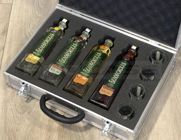 Кейс для подарков (для 4 бутылок)