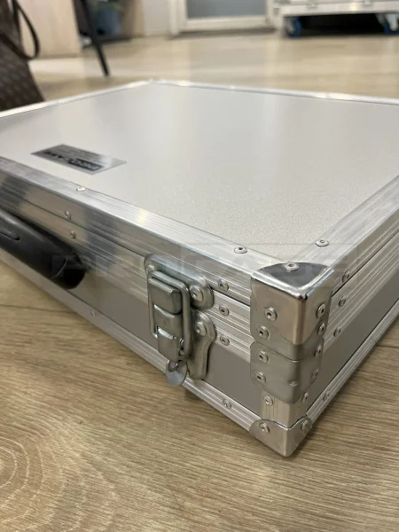 Алюминиевый кейс (кофр) для ноутбука