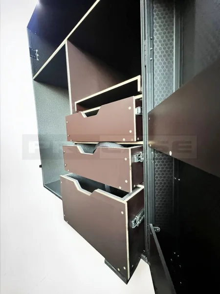 Шкаф для костюмов и одежды