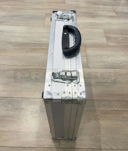 Алюминиевый кейс (кофр) для ноутбука