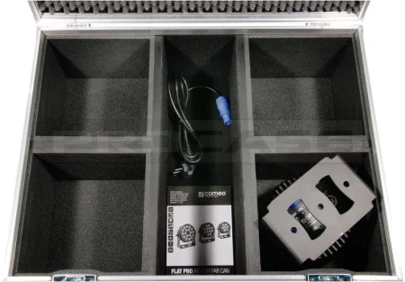 Кейс для колорченджеров  4x Cameo Flat Pro 7 Par Can