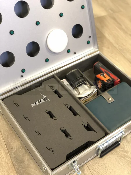 Кейс (кофр) для встроенных светильников с дополнительными отсеками