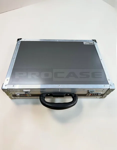 Чемодан алюминиевый с кодовым замком