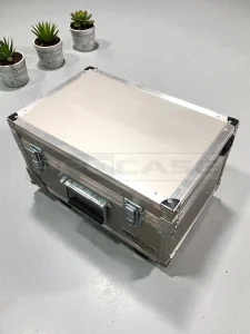 Алюминиевый кофр с выдвижными ручками 