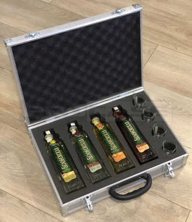 Кейс для подарков (для 4 бутылок)