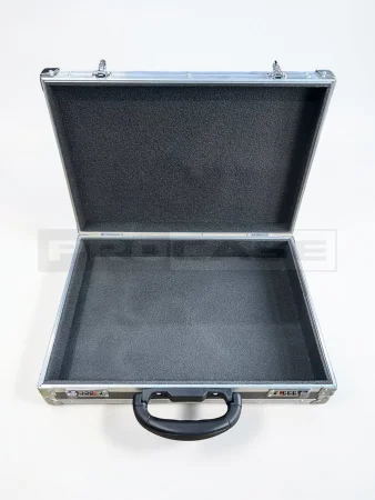 Чемодан алюминиевый с кодовым замком