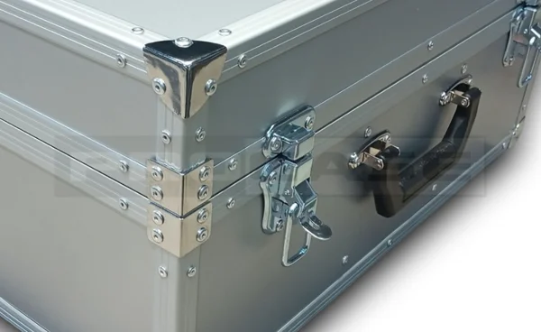 Кейс (кофр) алюминиевый для спортивного инвентаря Кейс (кофр) алюминиевый для спортивного инвентаря