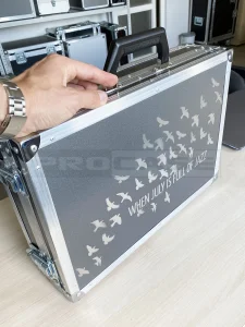 Алюминиевый кейс для ноутбука с гравировкой