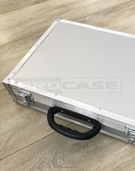 Алюминиевый кейс для ноутбука и планшета