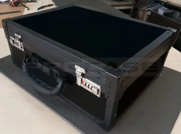 Кейс алюминиевый с кодовыми замками